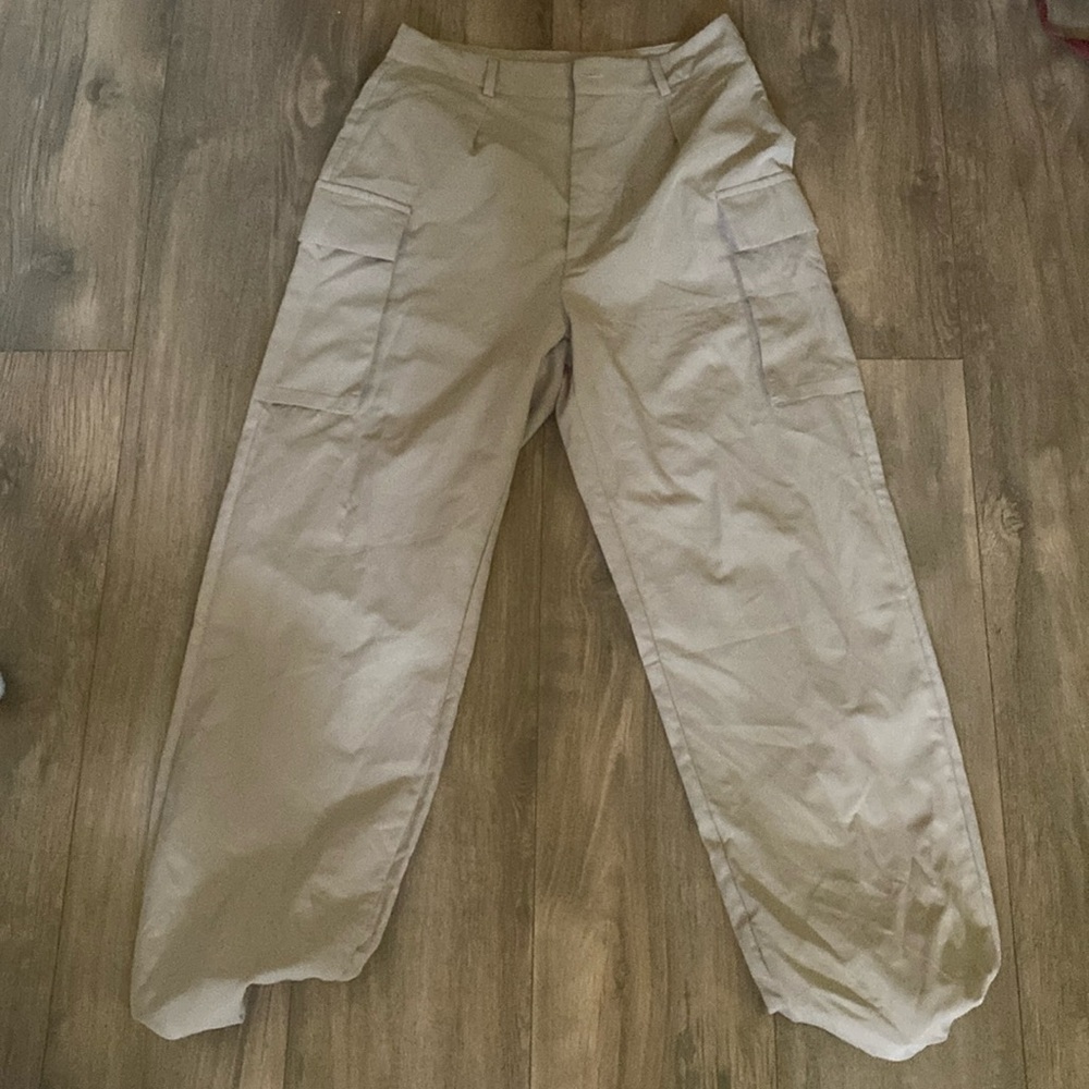 Light brown cargo pants, size medium